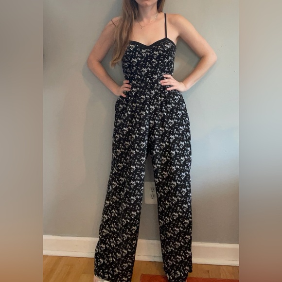 Xhilaration black white white floral jumpsuit/romper. - Picture 5 of 6
